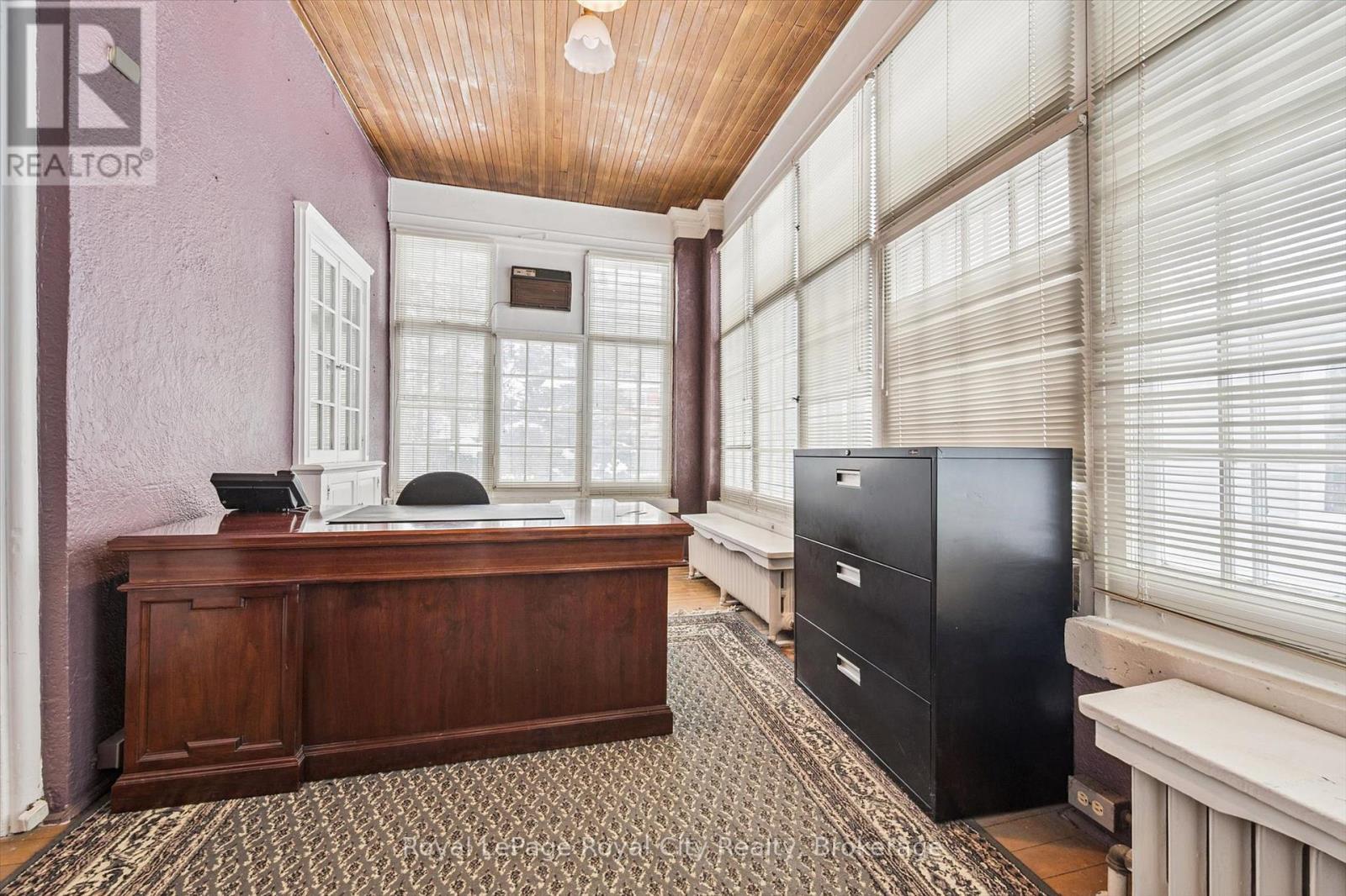 












143 NORFOLK STREET

,
Guelph (Downtown),




Ontario
N1H4J7

