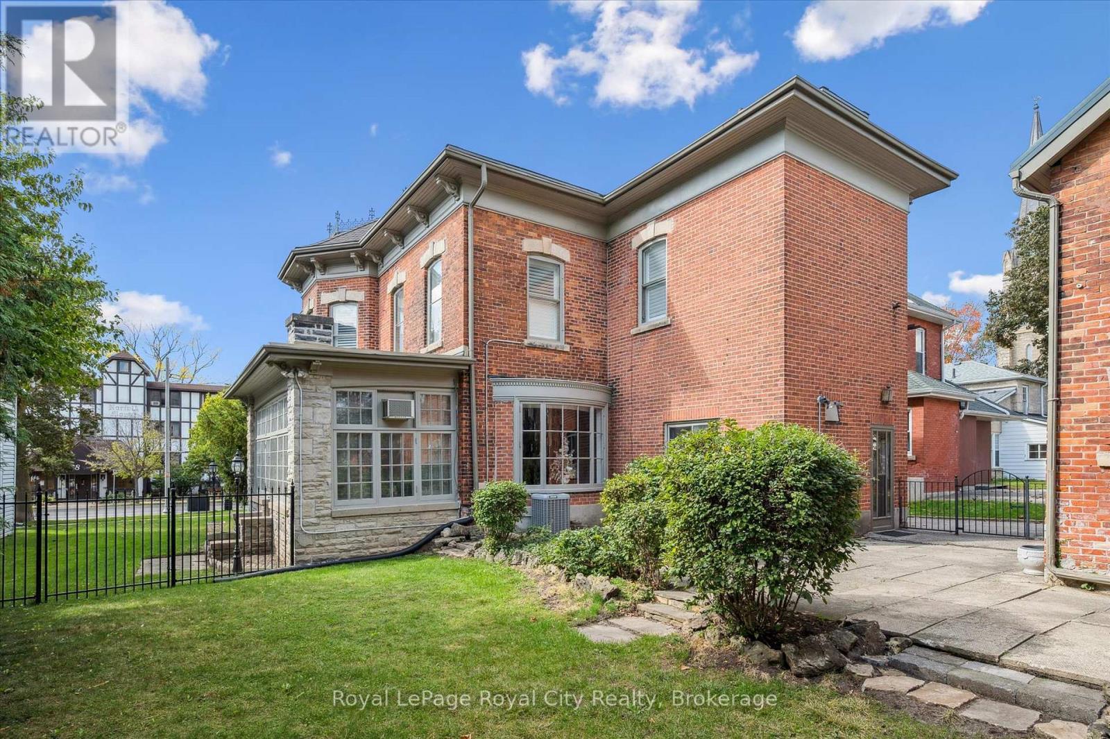 












143 NORFOLK STREET

,
Guelph (Downtown),




Ontario
N1H4J7

