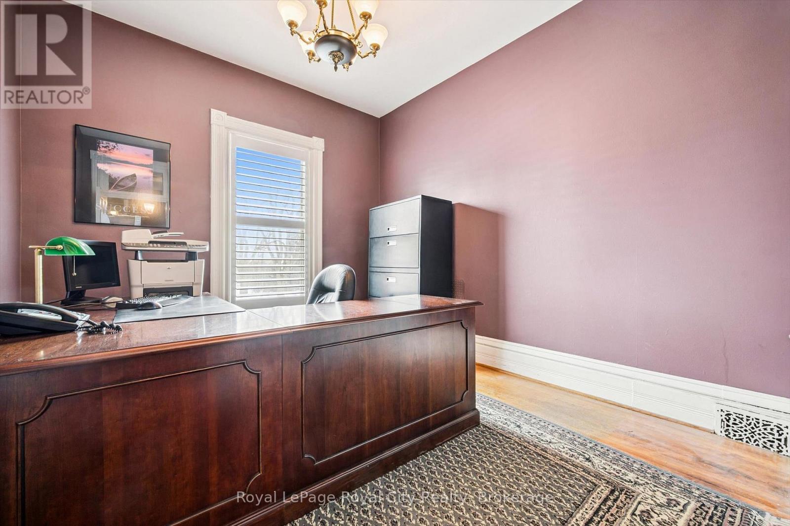 












143 NORFOLK STREET

,
Guelph (Downtown),




Ontario
N1H4J7

