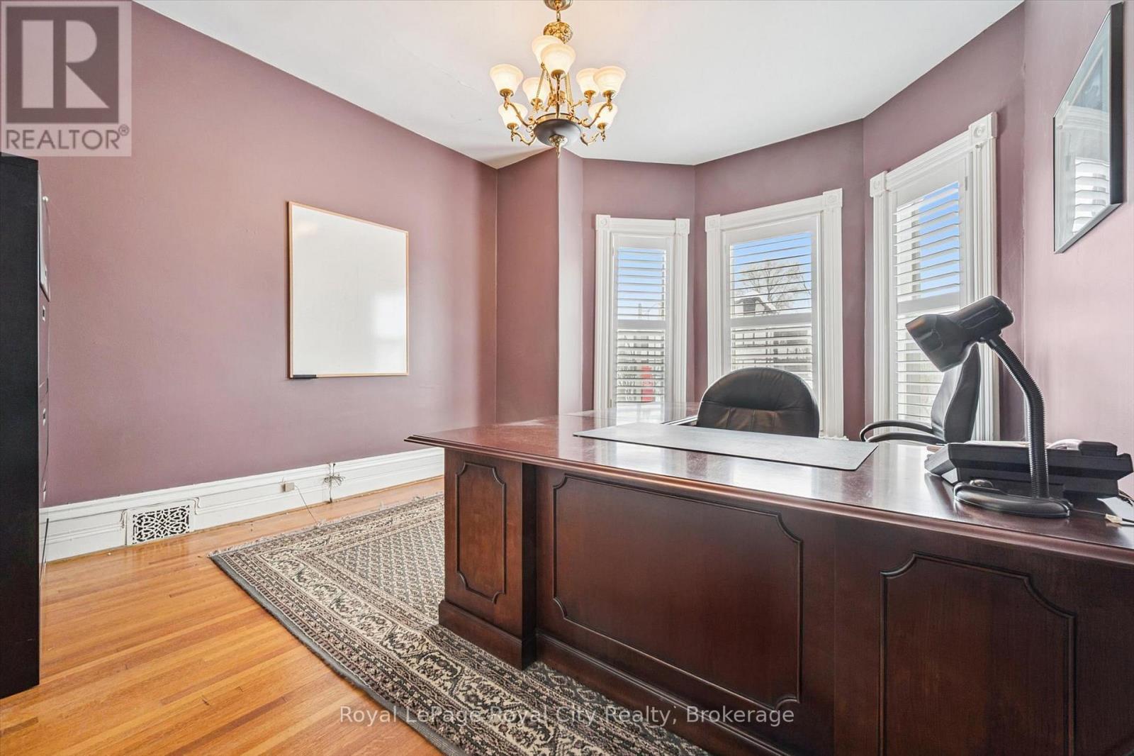 












143 NORFOLK STREET

,
Guelph (Downtown),




Ontario
N1H4J7

