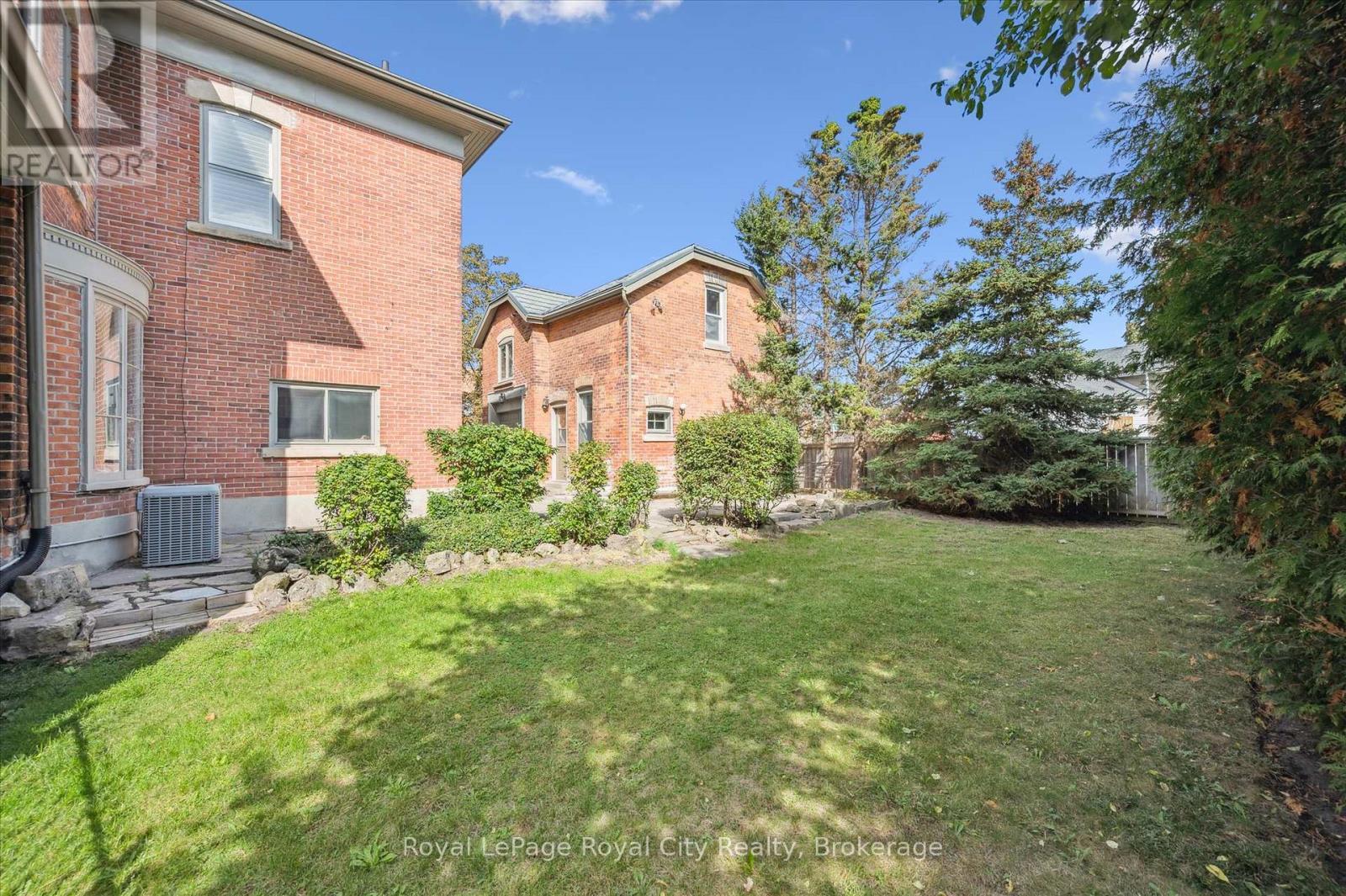 












143 NORFOLK STREET

,
Guelph (Downtown),




Ontario
N1H4J7

