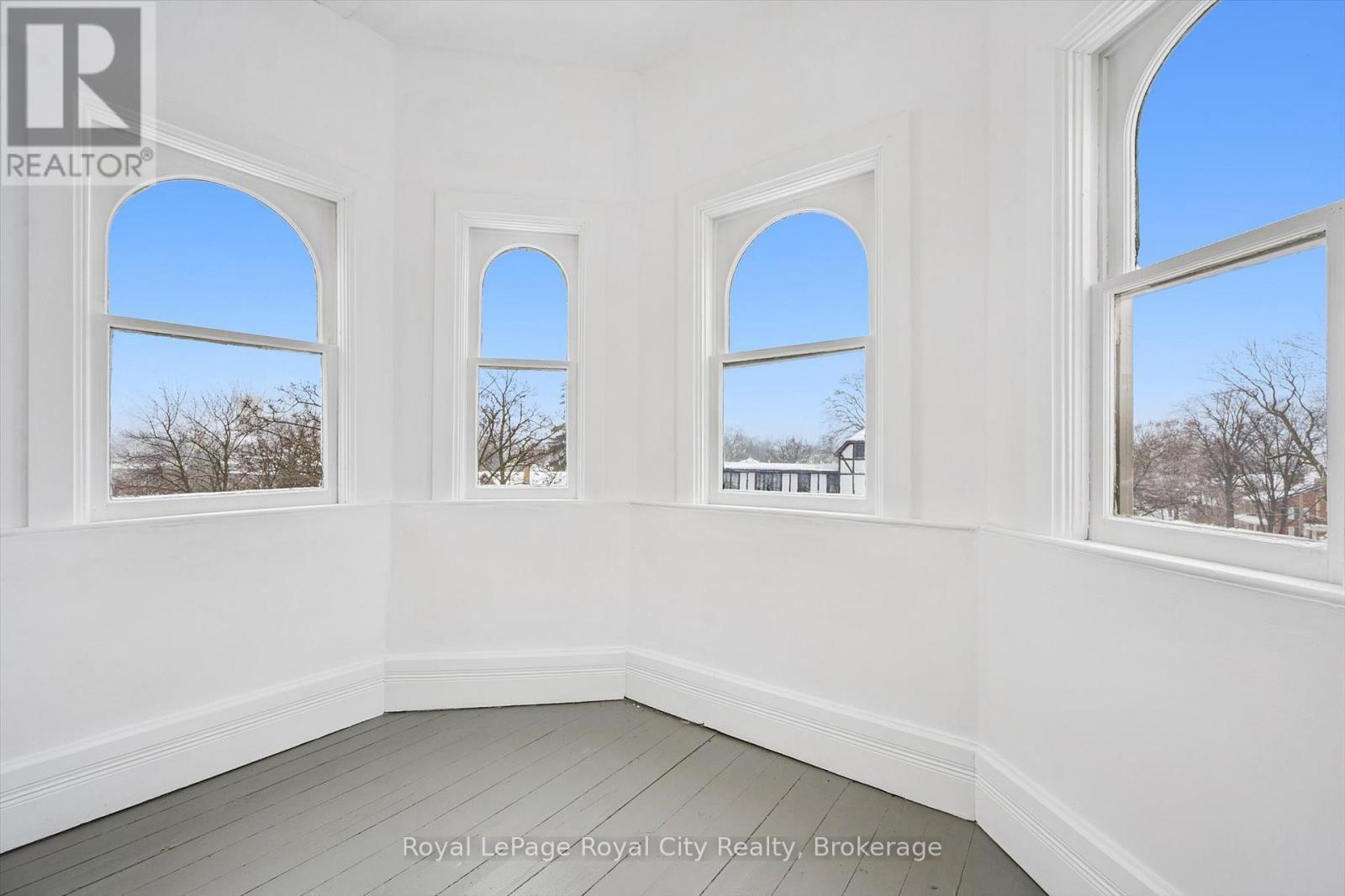 












143 NORFOLK STREET

,
Guelph (Downtown),




Ontario
N1H4J7

