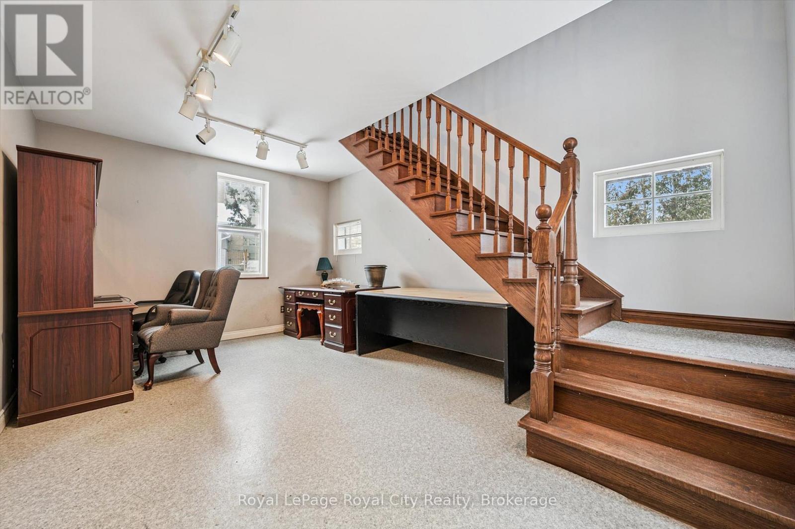 












143 NORFOLK STREET

,
Guelph (Downtown),




Ontario
N1H4J7

