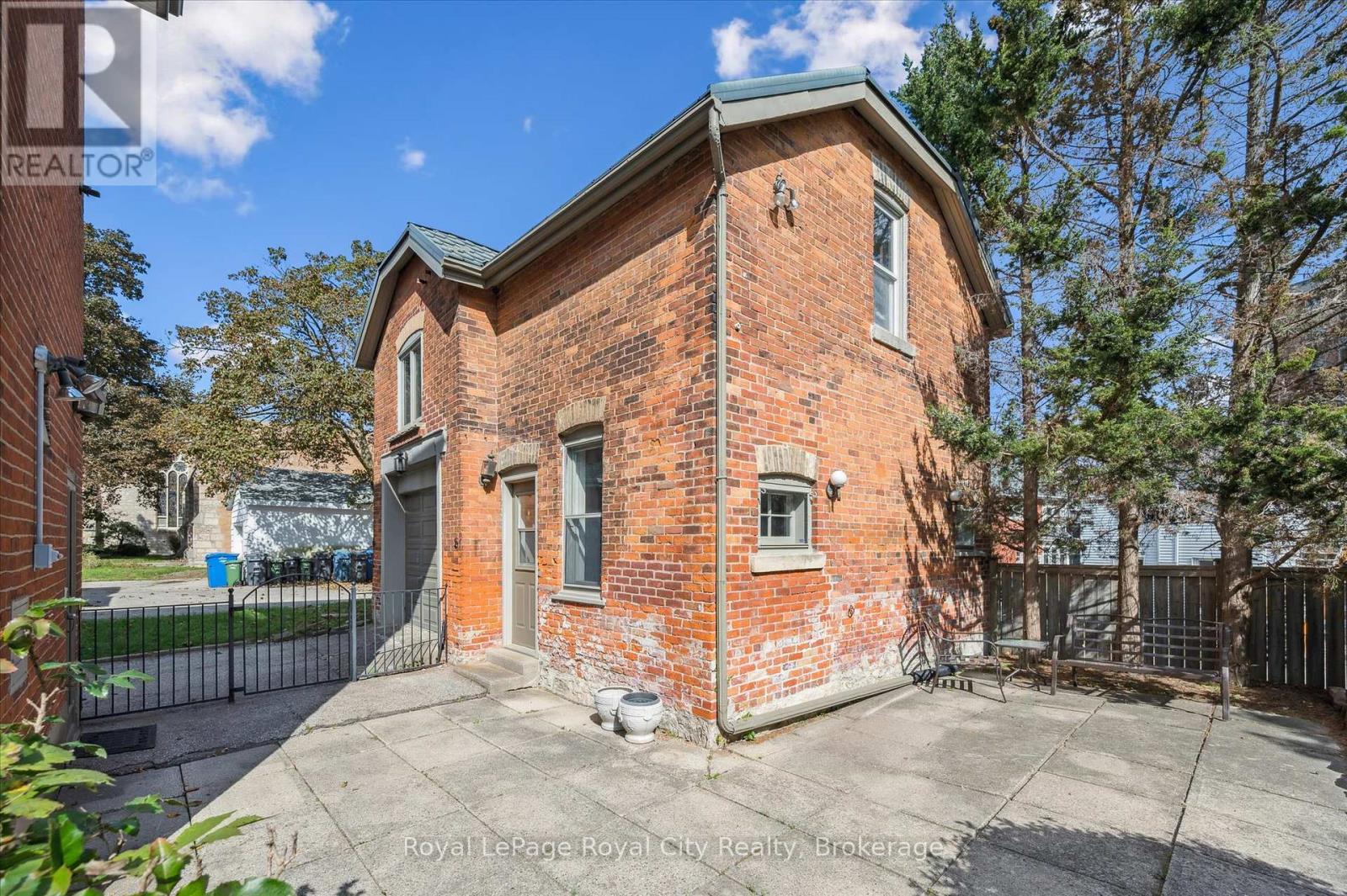 












143 NORFOLK STREET

,
Guelph (Downtown),




Ontario
N1H4J7

