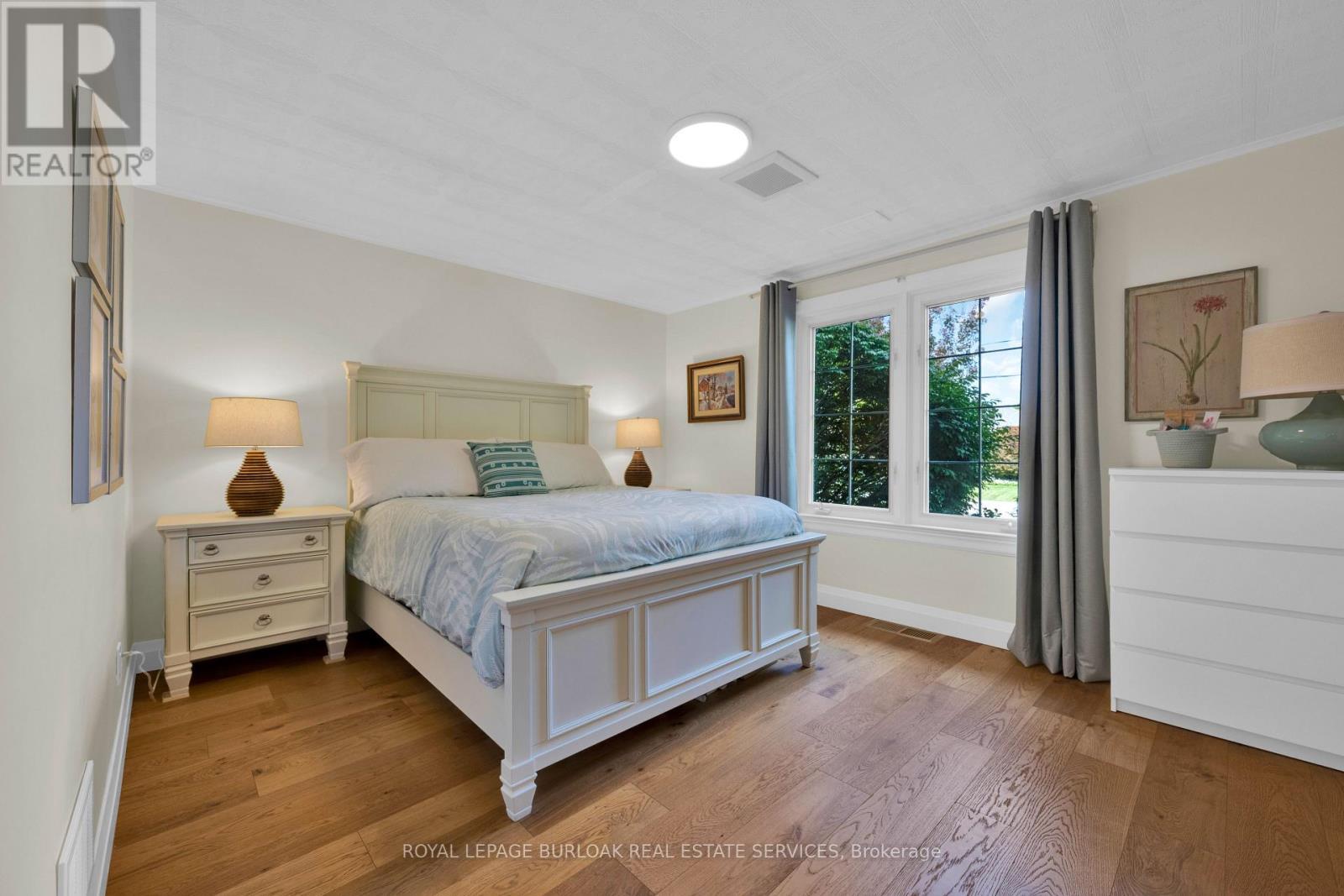 












912 BOOTHMAN AVENUE

,
Burlington,




Ontario
L7T1P4

