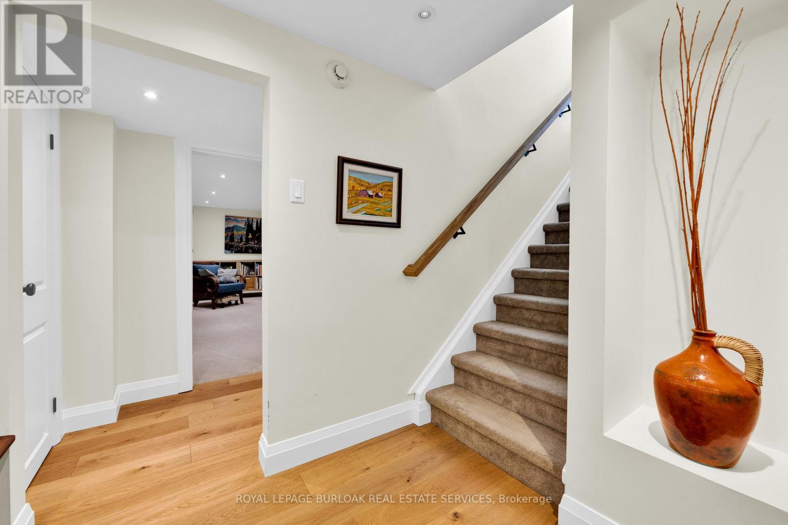 












912 BOOTHMAN AVENUE

,
Burlington,




Ontario
L7T1P4

