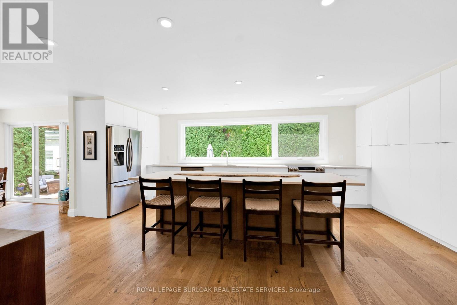 












912 BOOTHMAN AVENUE

,
Burlington,




Ontario
L7T1P4

