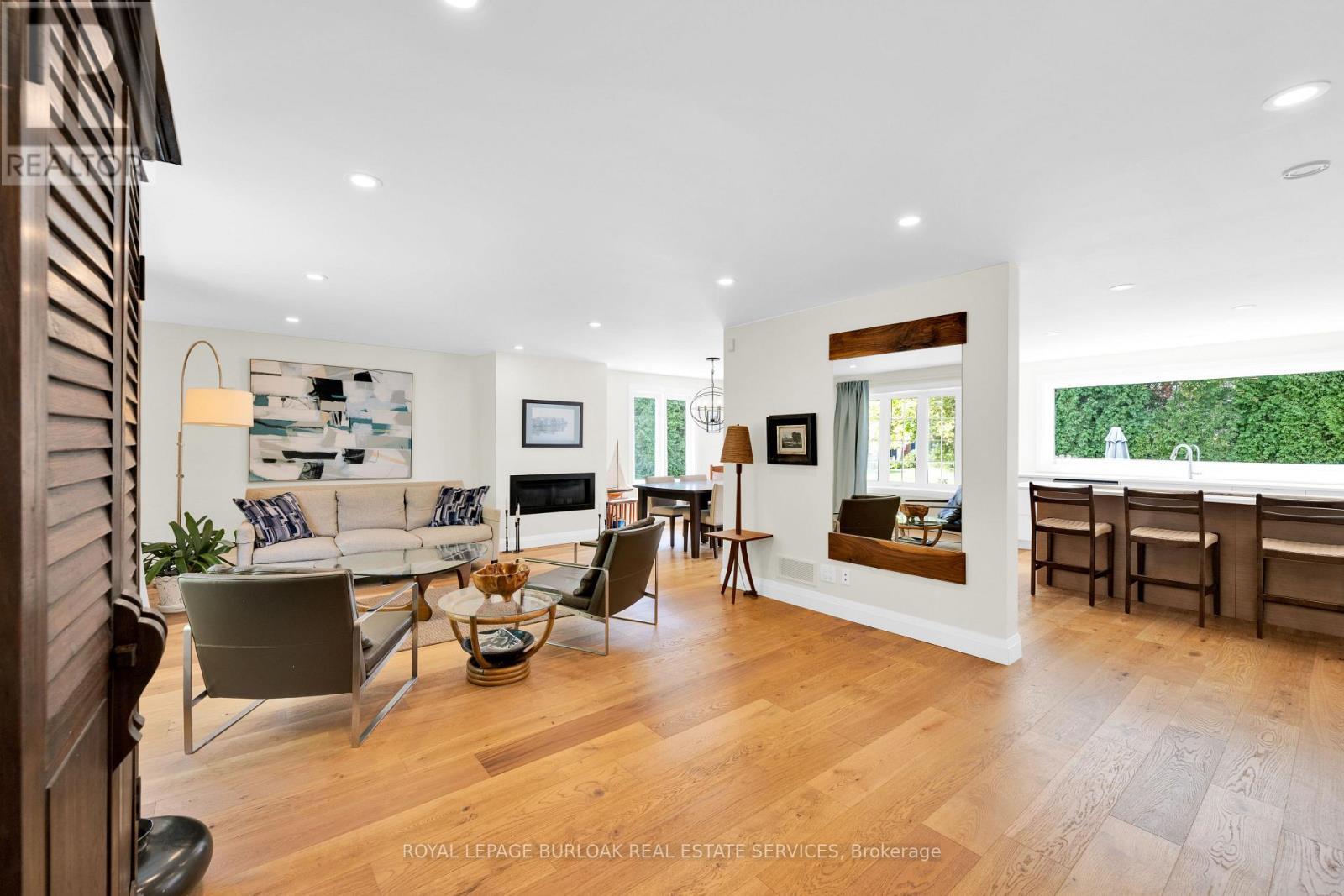 












912 BOOTHMAN AVENUE

,
Burlington,




Ontario
L7T1P4

