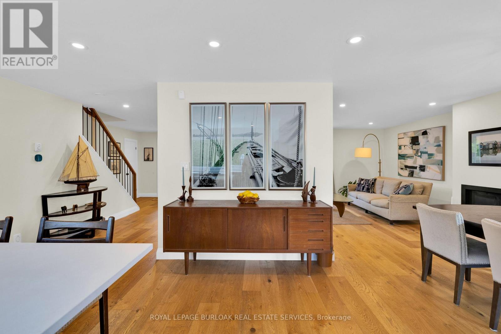 












912 BOOTHMAN AVENUE

,
Burlington,




Ontario
L7T1P4

