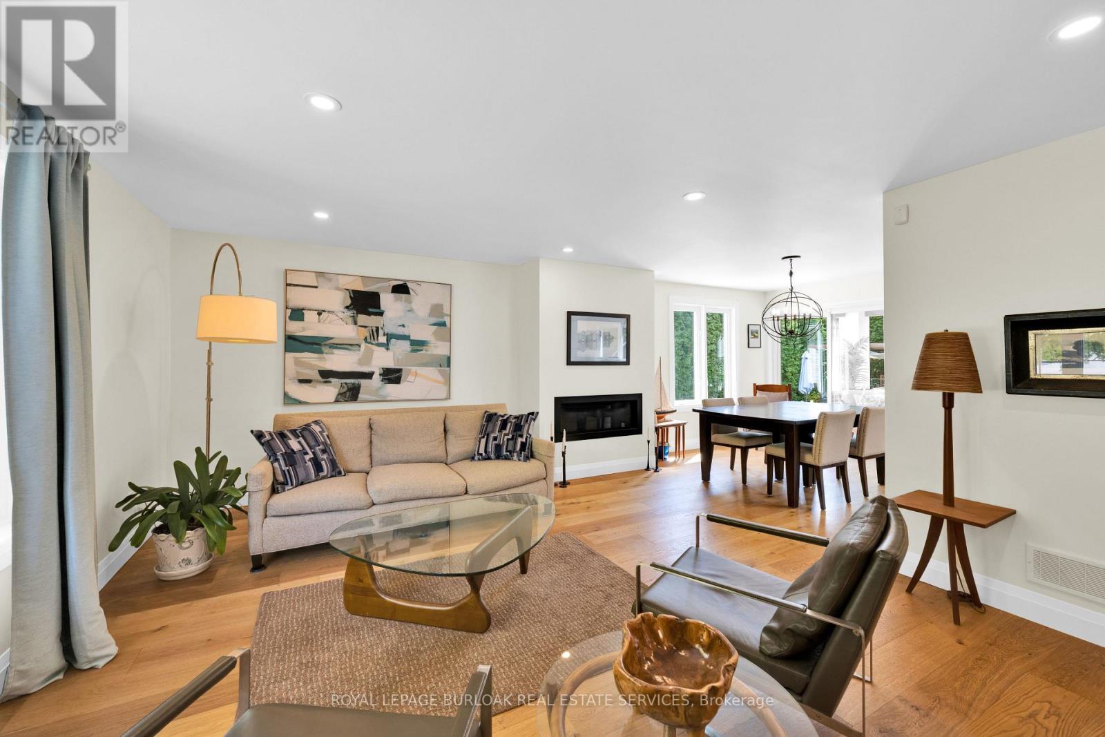 












912 BOOTHMAN AVENUE

,
Burlington,




Ontario
L7T1P4

