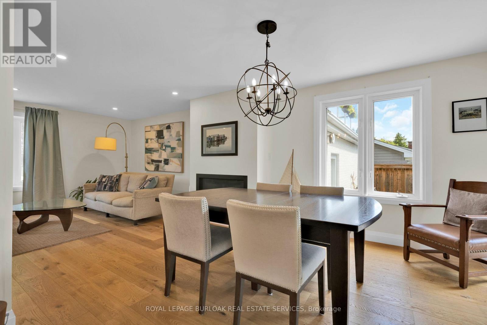 












912 BOOTHMAN AVENUE

,
Burlington,




Ontario
L7T1P4

