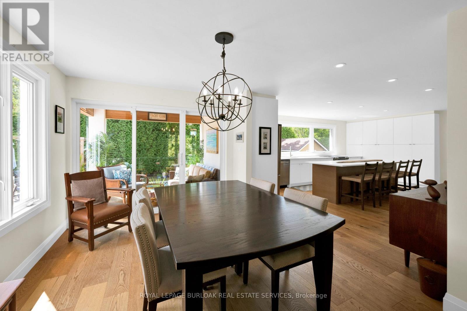 












912 BOOTHMAN AVENUE

,
Burlington,




Ontario
L7T1P4

