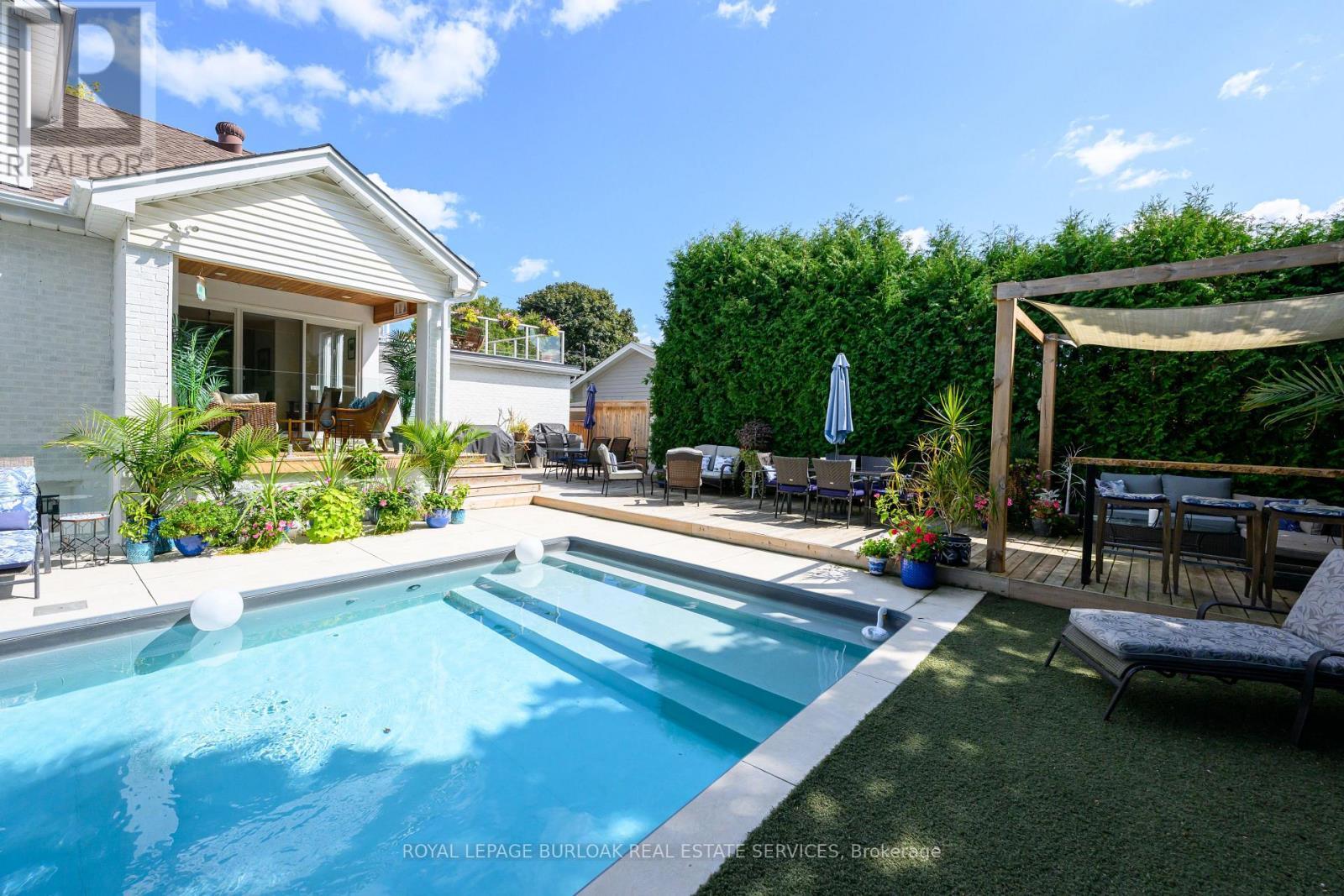 












912 BOOTHMAN AVENUE

,
Burlington,




Ontario
L7T1P4

