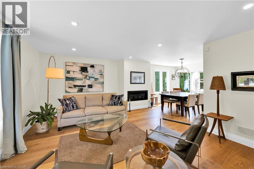 












912 BOOTHMAN Avenue

,
Burlington,




Ontario
L7T1P4

