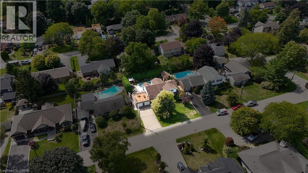 












912 BOOTHMAN Avenue

,
Burlington,




Ontario
L7T1P4

