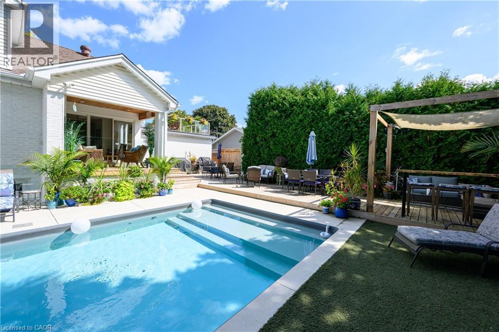 












912 BOOTHMAN Avenue

,
Burlington,




Ontario
L7T1P4

