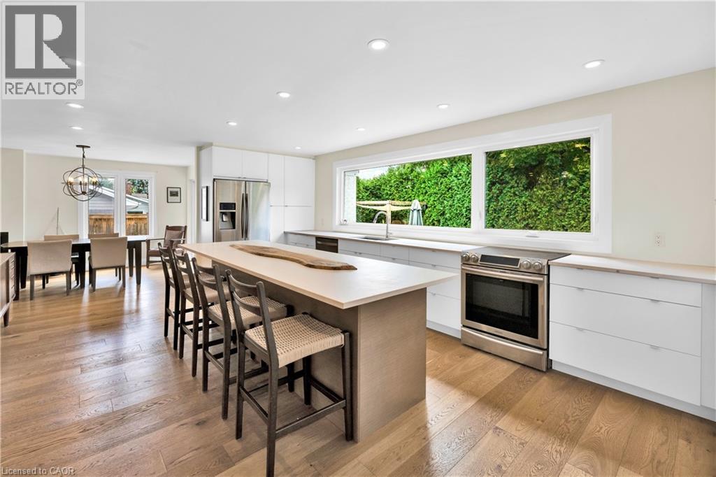 












912 BOOTHMAN Avenue

,
Burlington,




Ontario
L7T1P4

