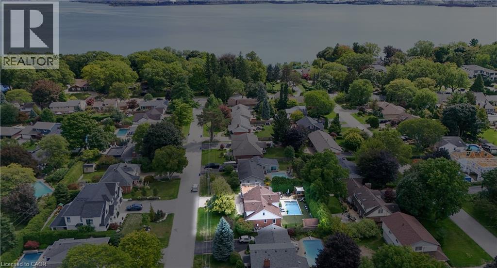 












912 BOOTHMAN Avenue

,
Burlington,




Ontario
L7T1P4

