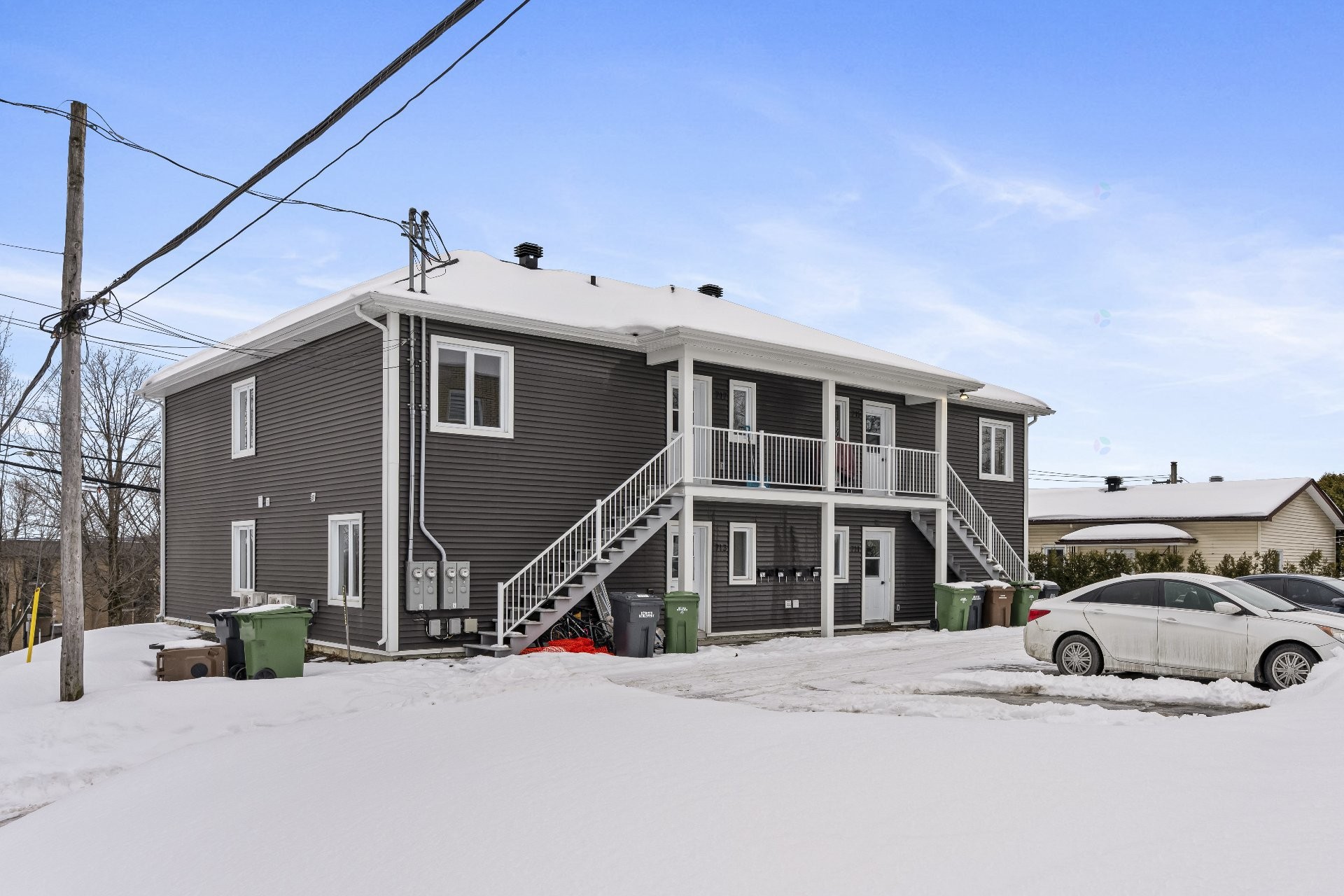 









711

 - 717


Rue de la Bruère

,
Sherbrooke (Fleurimont),




QC
J1E1K7

