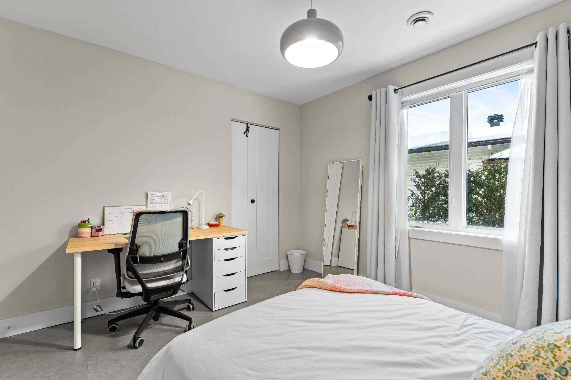 









711

 - 717


Rue de la Bruère

,
Sherbrooke (Fleurimont),




QC
J1E1K7

