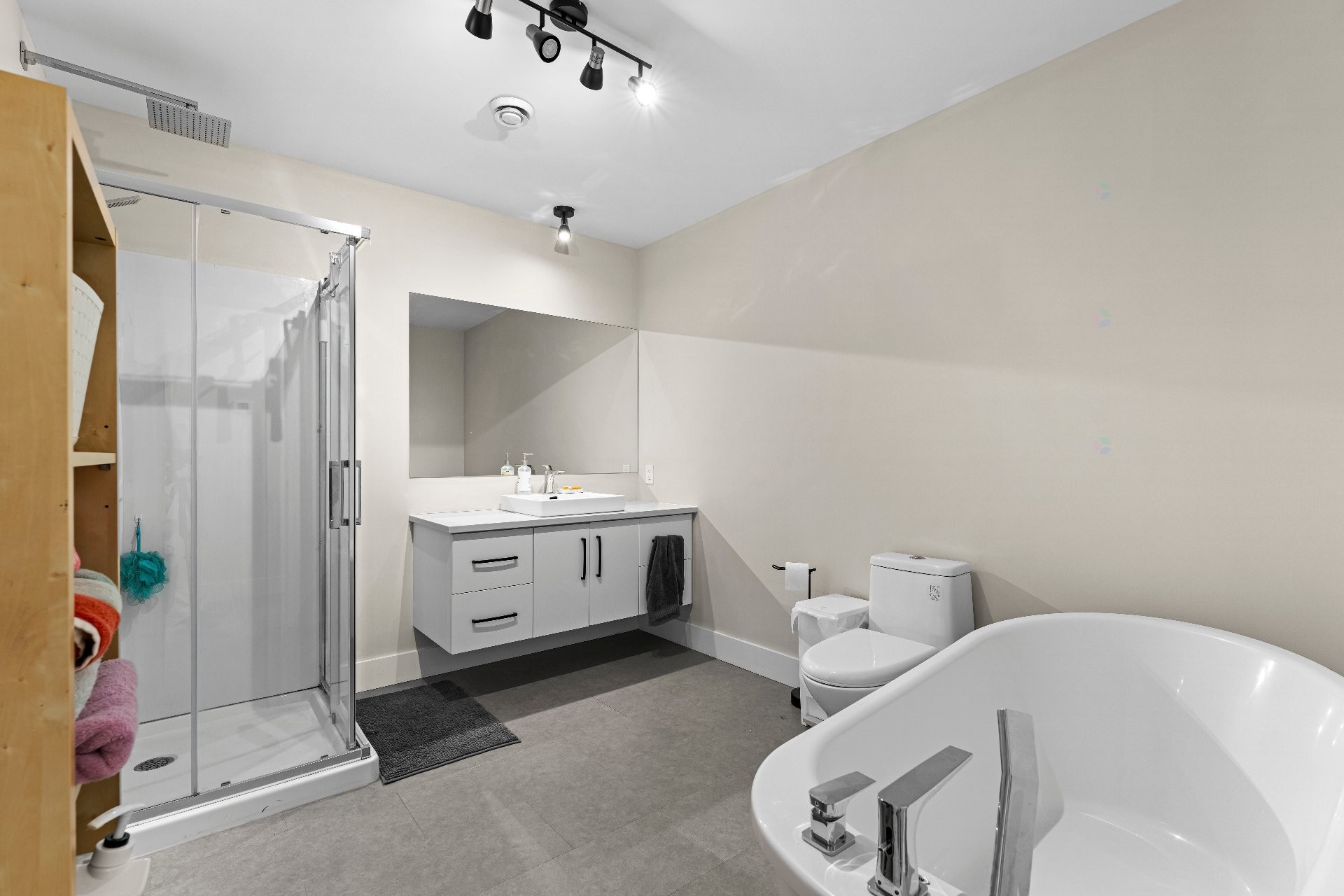 









711

 - 717


Rue de la Bruère

,
Sherbrooke (Fleurimont),




QC
J1E1K7

