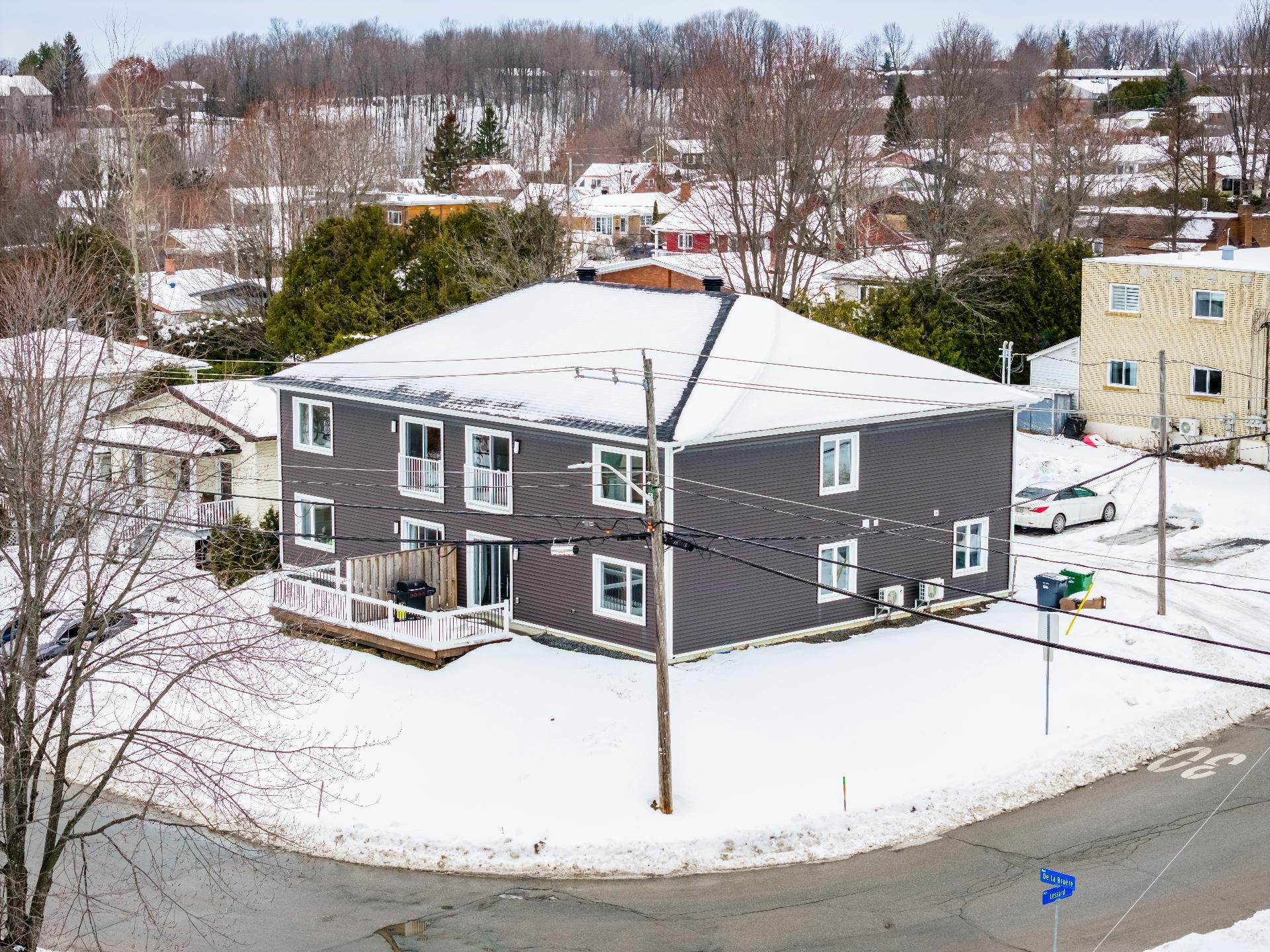 









711

 - 717


Rue de la Bruère

,
Sherbrooke (Fleurimont),




QC
J1E1K7

