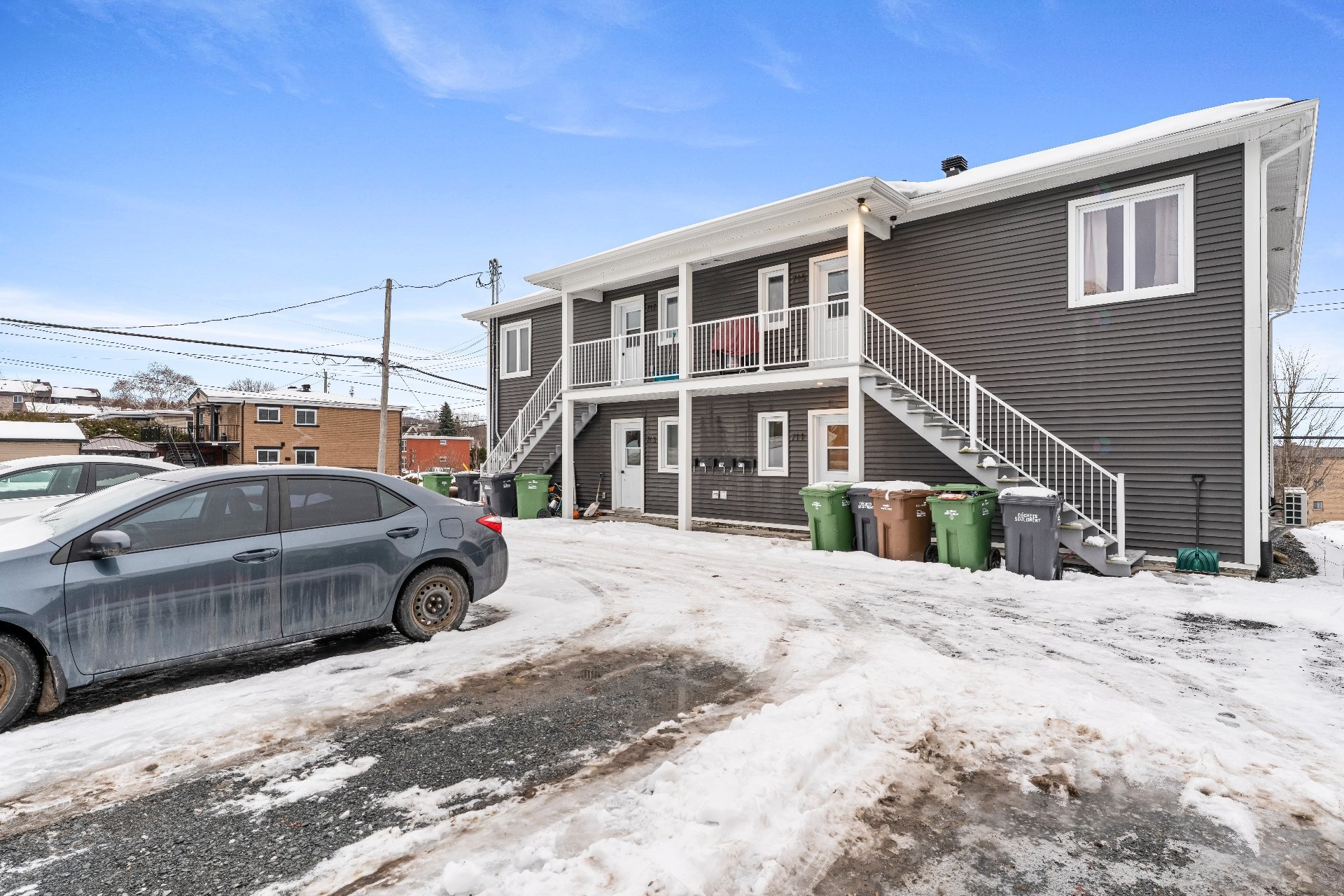 









711

 - 717


Rue de la Bruère

,
Sherbrooke (Fleurimont),




QC
J1E1K7

