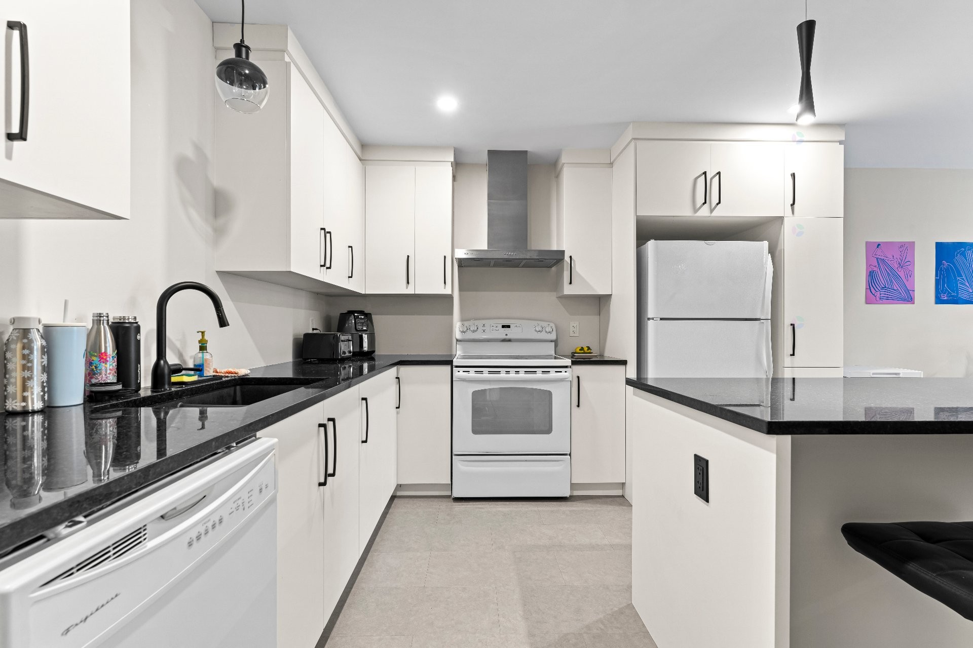 









711

 - 717


Rue de la Bruère

,
Sherbrooke (Fleurimont),




QC
J1E1K7

