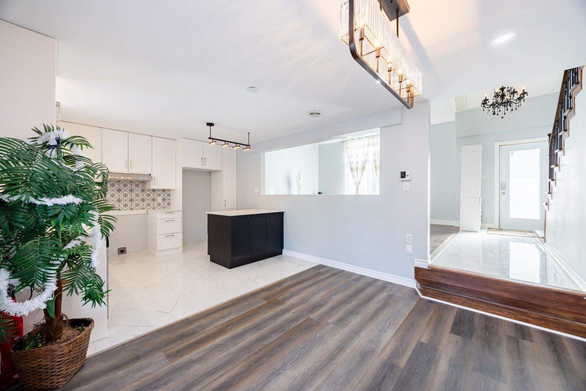 









1719


Rue Soucy

,
Longueuil (Saint-Hubert),




QC
J4T1A6

