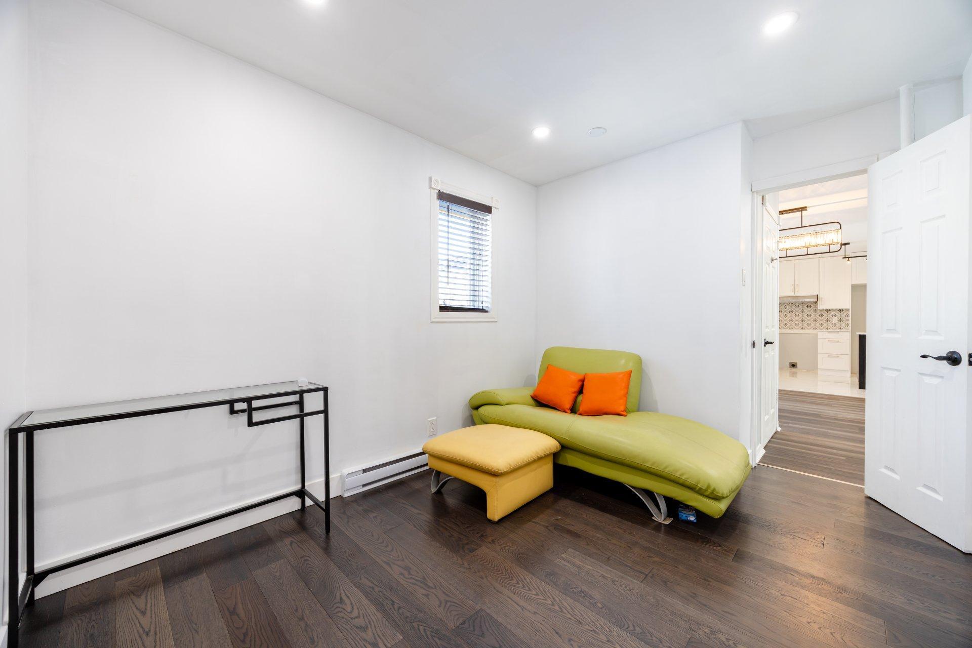 









1719


Rue Soucy

,
Longueuil (Saint-Hubert),




QC
J4T1A6

