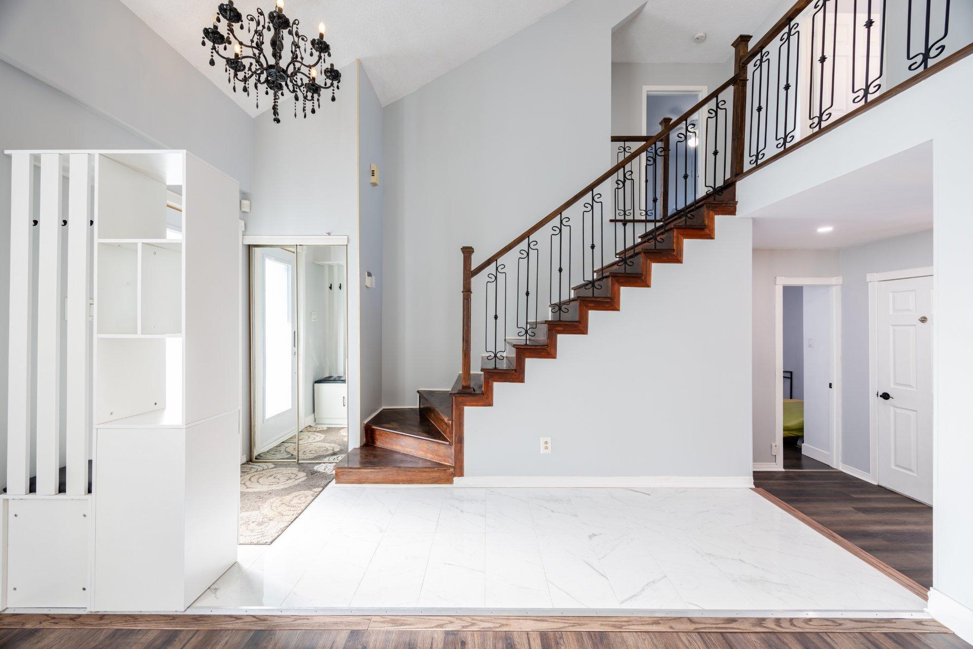 









1719


Rue Soucy

,
Longueuil (Saint-Hubert),




QC
J4T1A6

