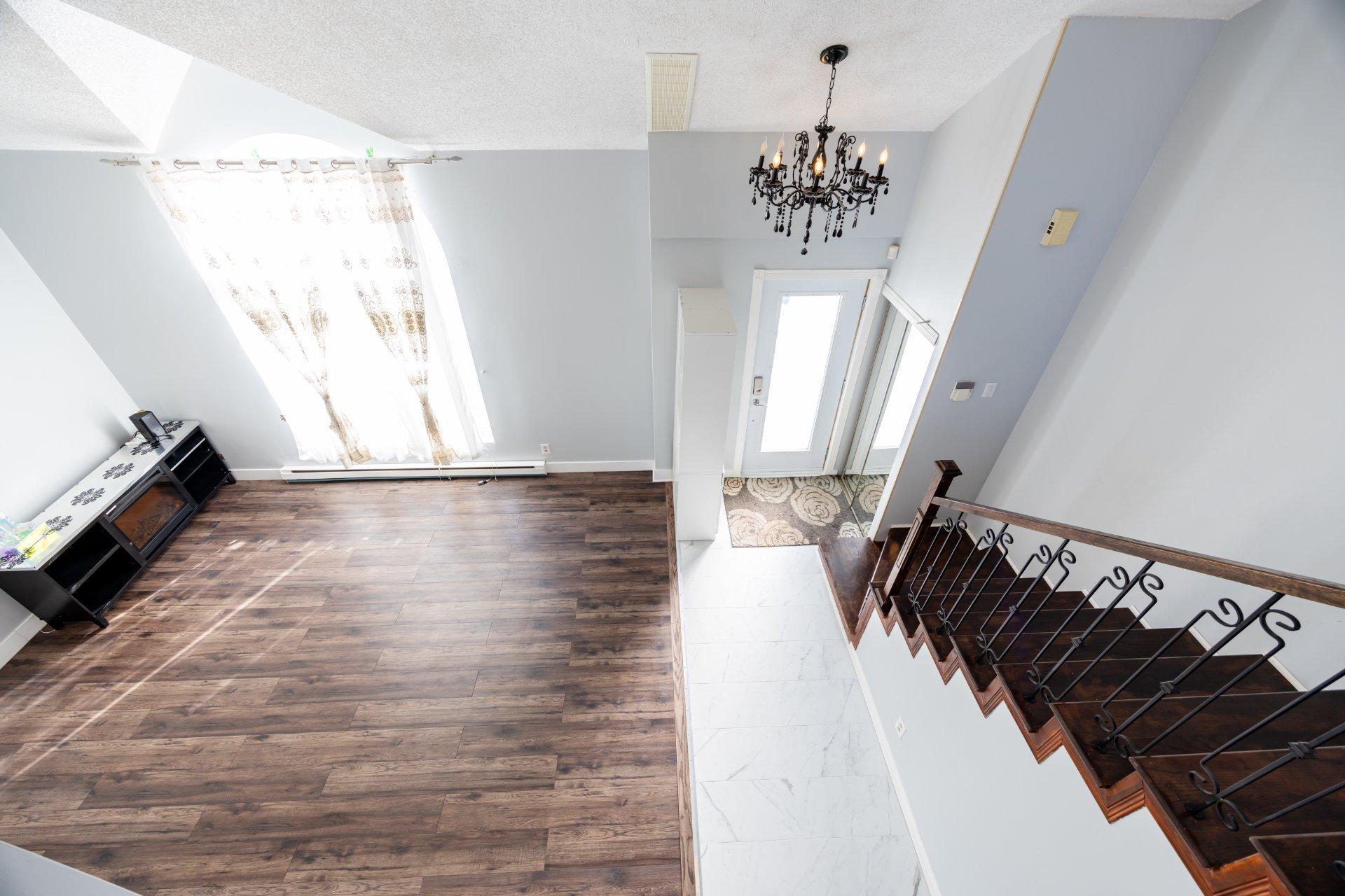 









1719


Rue Soucy

,
Longueuil (Saint-Hubert),




QC
J4T1A6

