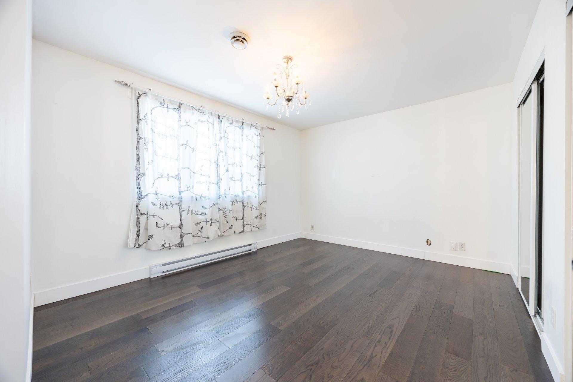 









1719


Rue Soucy

,
Longueuil (Saint-Hubert),




QC
J4T1A6

