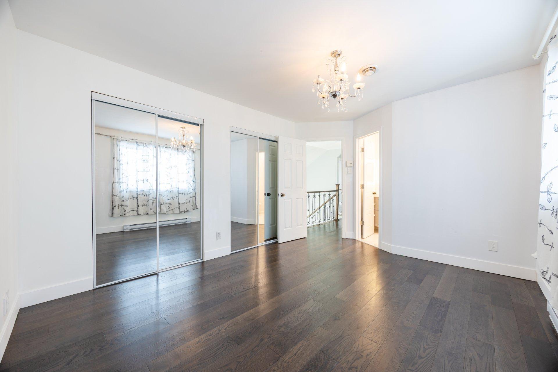 









1719


Rue Soucy

,
Longueuil (Saint-Hubert),




QC
J4T1A6

