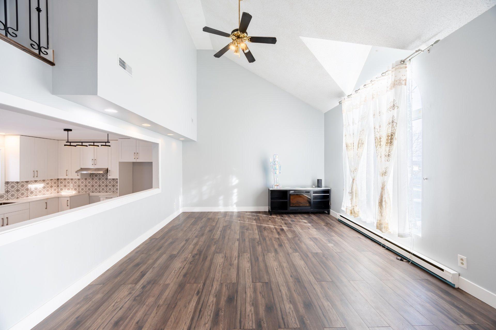 









1719


Rue Soucy

,
Longueuil (Saint-Hubert),




QC
J4T1A6

