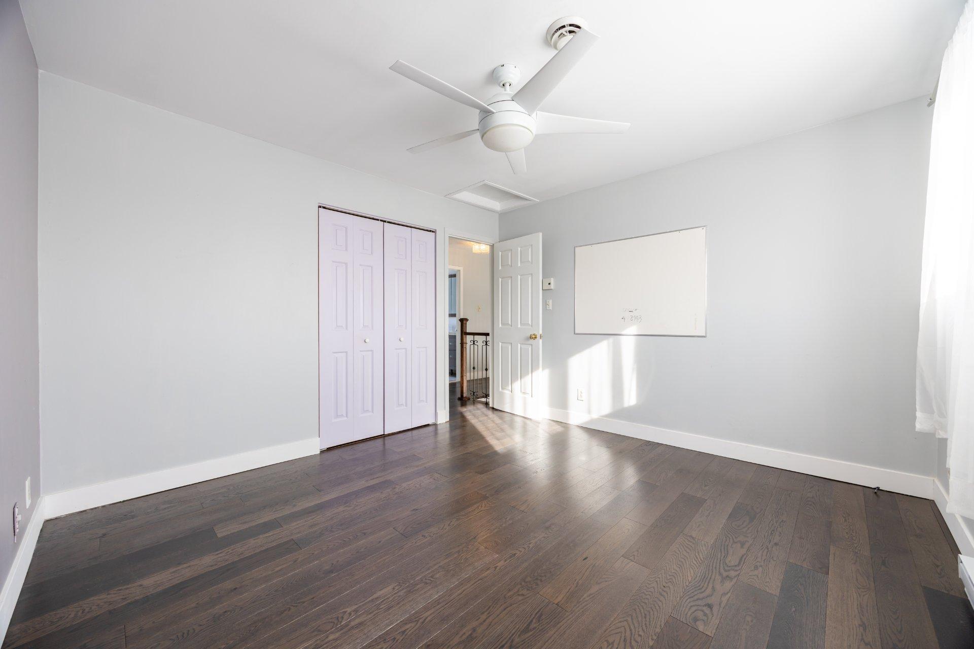 









1719


Rue Soucy

,
Longueuil (Saint-Hubert),




QC
J4T1A6

