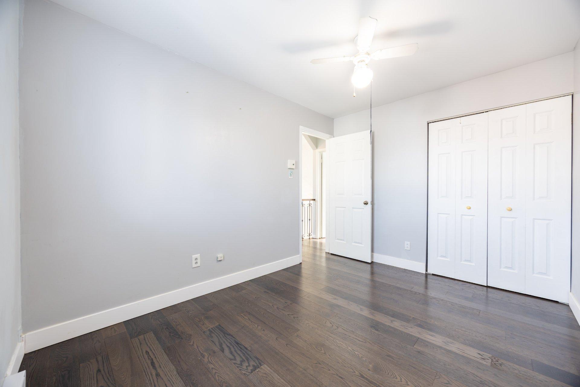 









1719


Rue Soucy

,
Longueuil (Saint-Hubert),




QC
J4T1A6

