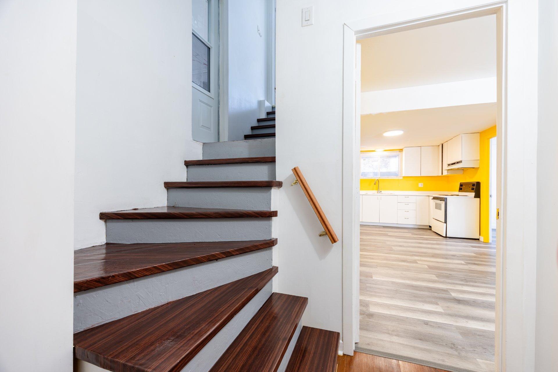 









1719


Rue Soucy

,
Longueuil (Saint-Hubert),




QC
J4T1A6

