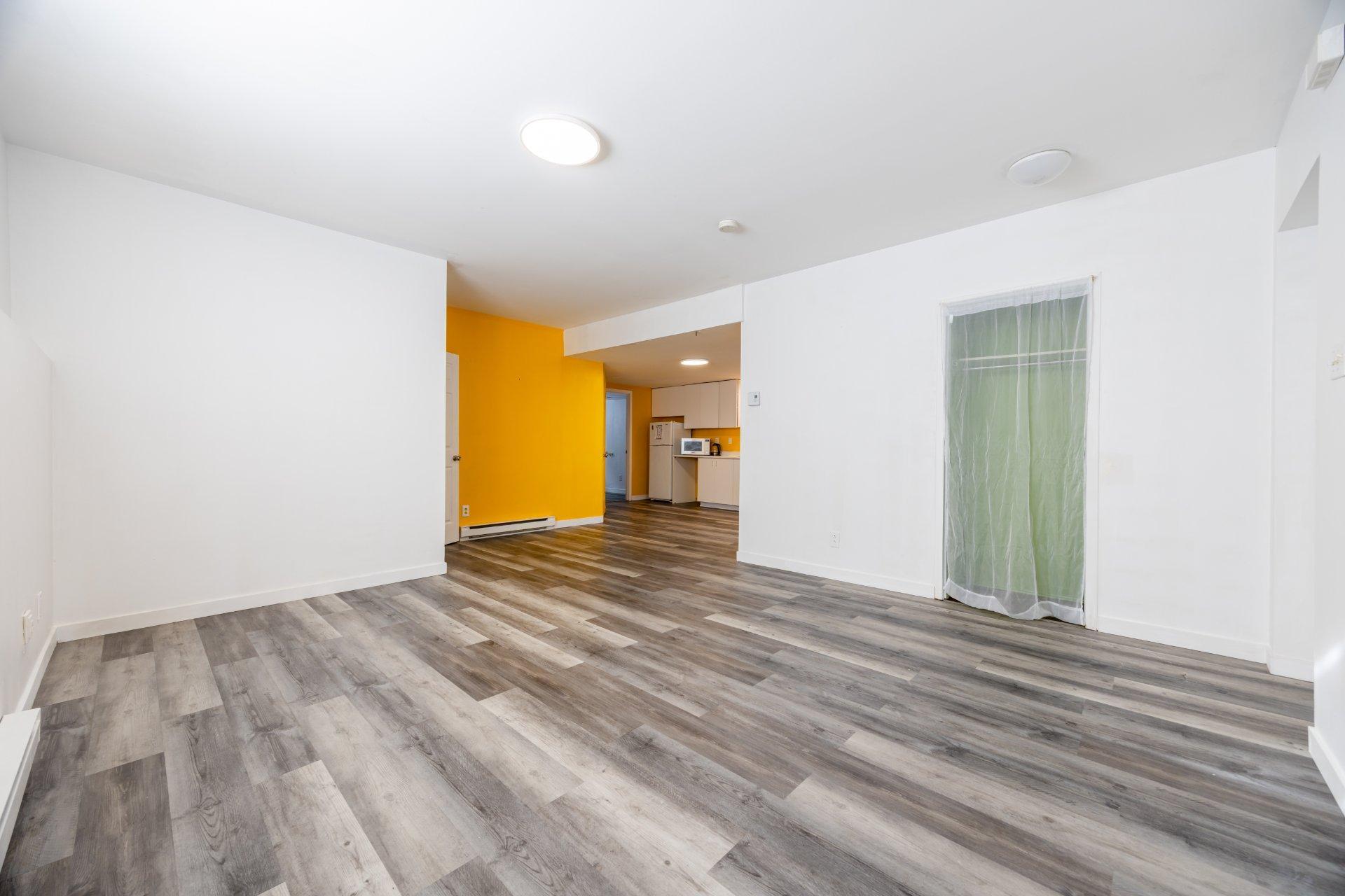 









1719


Rue Soucy

,
Longueuil (Saint-Hubert),




QC
J4T1A6

