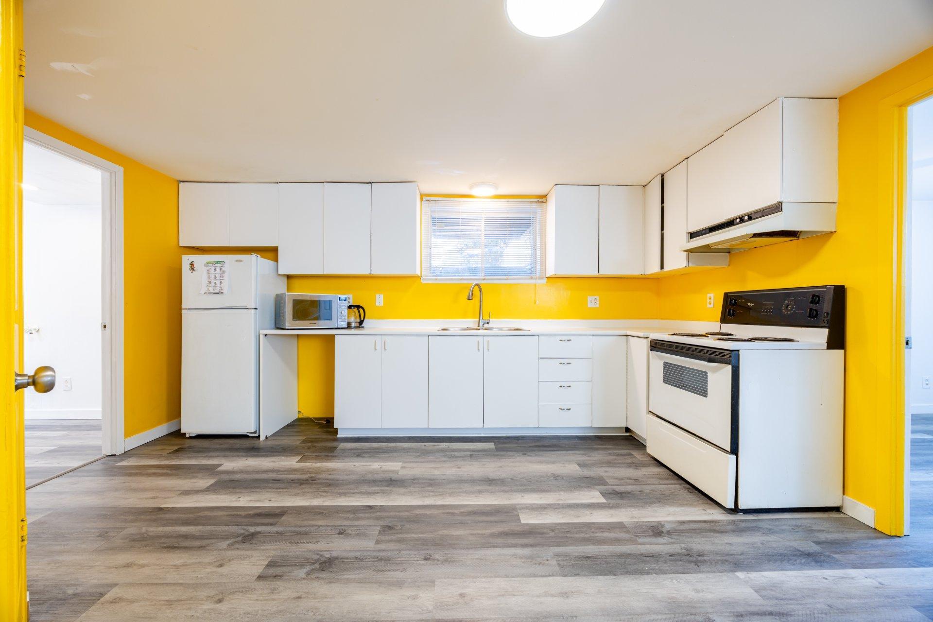 









1719


Rue Soucy

,
Longueuil (Saint-Hubert),




QC
J4T1A6

