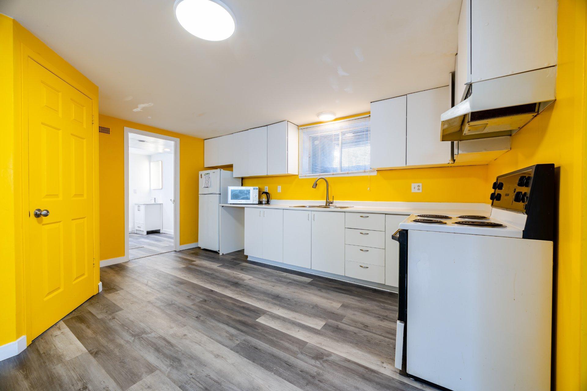 









1719


Rue Soucy

,
Longueuil (Saint-Hubert),




QC
J4T1A6

