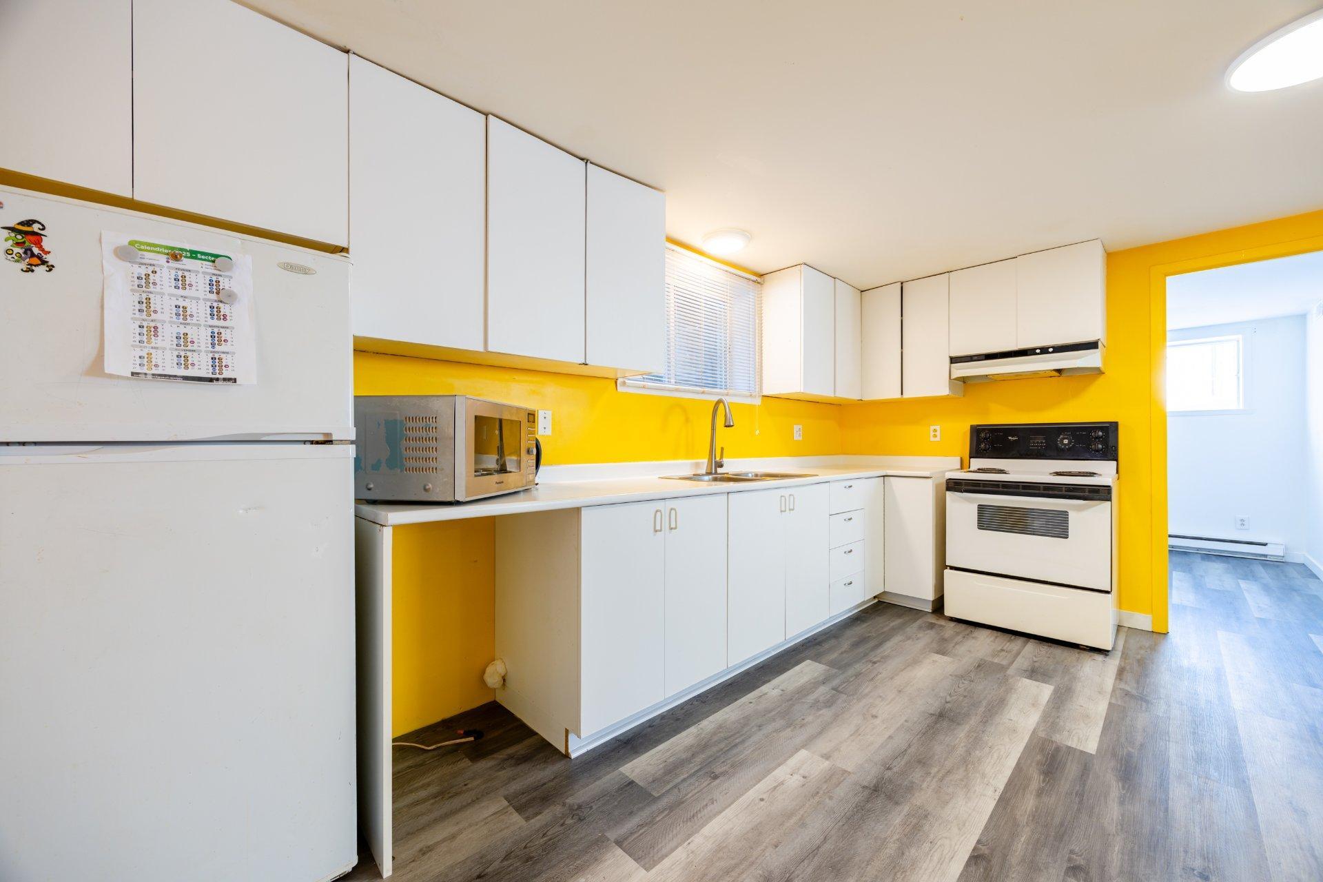 









1719


Rue Soucy

,
Longueuil (Saint-Hubert),




QC
J4T1A6

