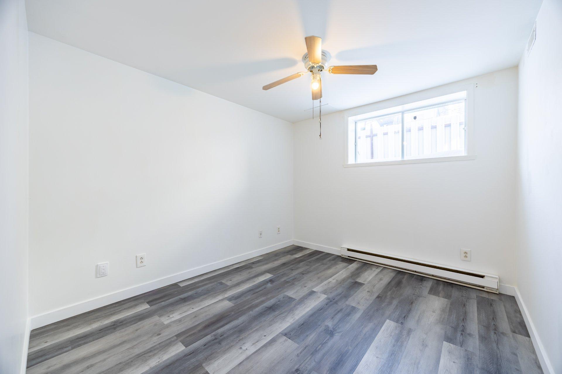 









1719


Rue Soucy

,
Longueuil (Saint-Hubert),




QC
J4T1A6

