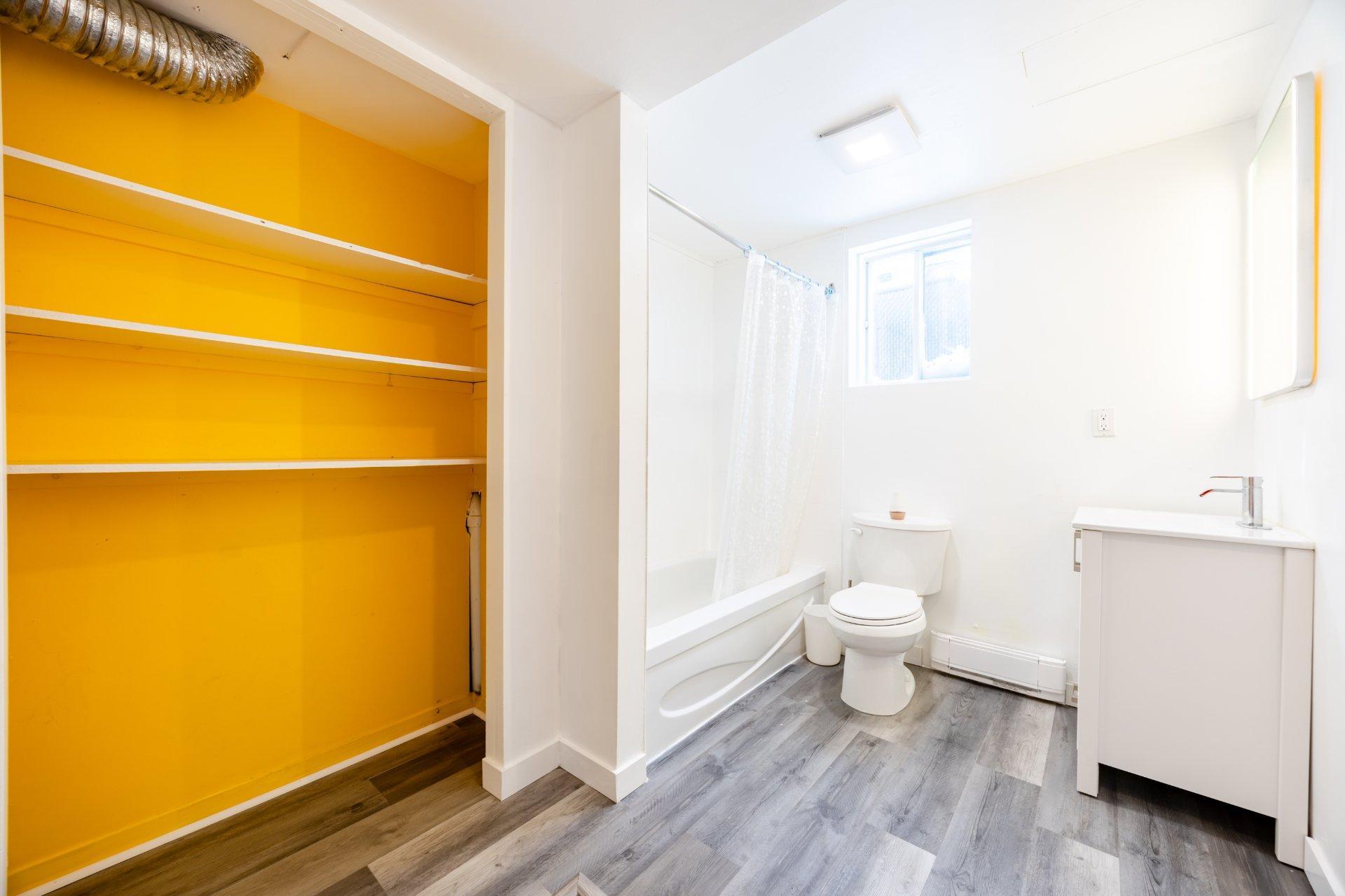 









1719


Rue Soucy

,
Longueuil (Saint-Hubert),




QC
J4T1A6

