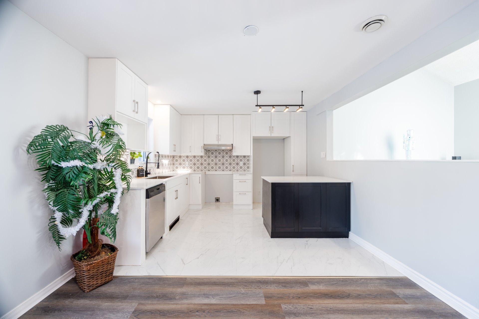 









1719


Rue Soucy

,
Longueuil (Saint-Hubert),




QC
J4T1A6

