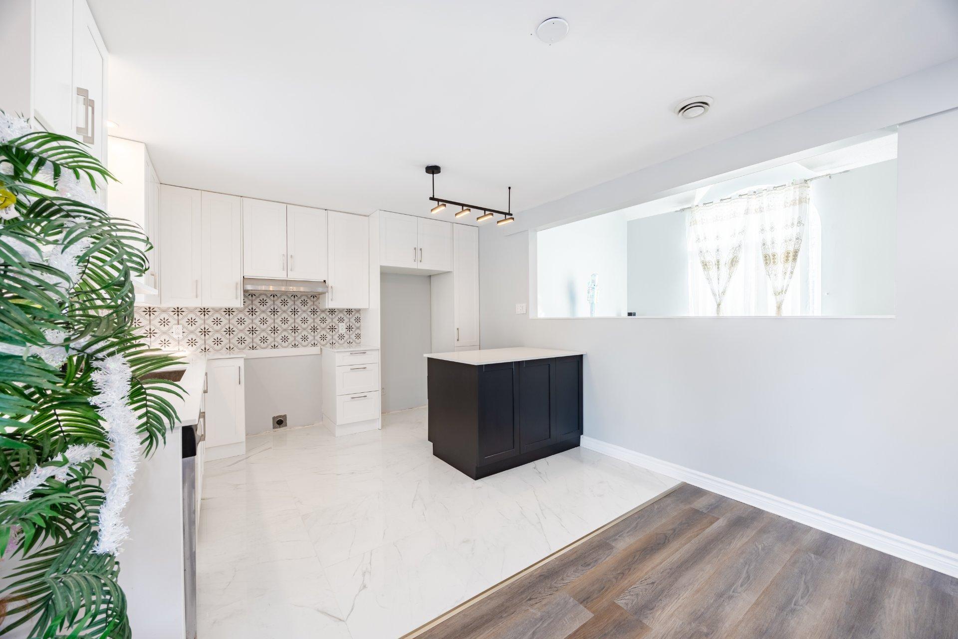 









1719


Rue Soucy

,
Longueuil (Saint-Hubert),




QC
J4T1A6

