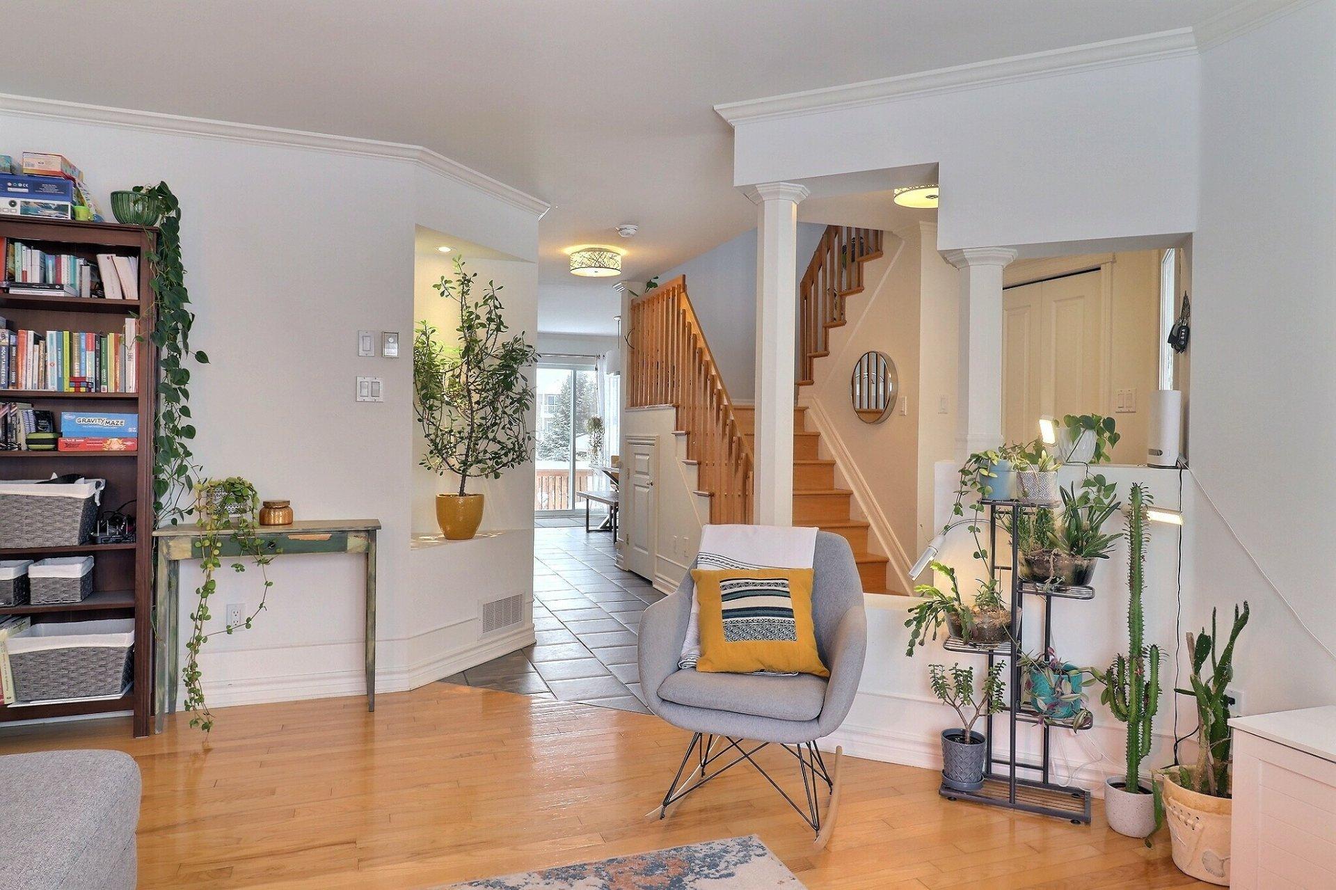 









6


Rue du Nordet

,
Gatineau (Hull),




QC
J8A3K6

