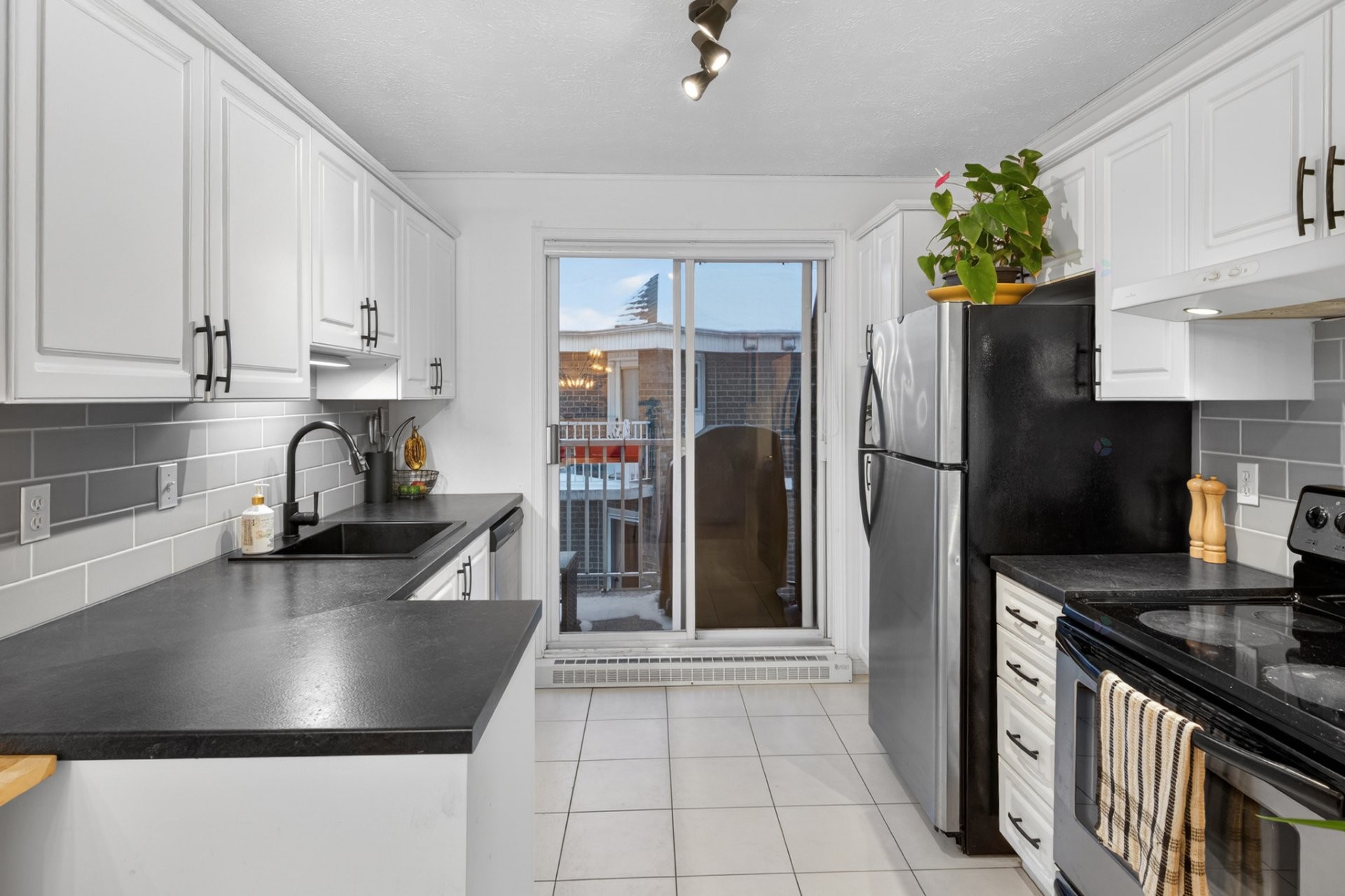 









4156


Rue Raymond-Bergeron

,
Sherbrooke (Les Nations),




QC
J1L2M6

