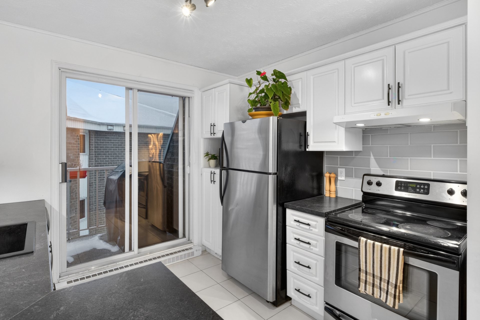 









4156


Rue Raymond-Bergeron

,
Sherbrooke (Les Nations),




QC
J1L2M6

