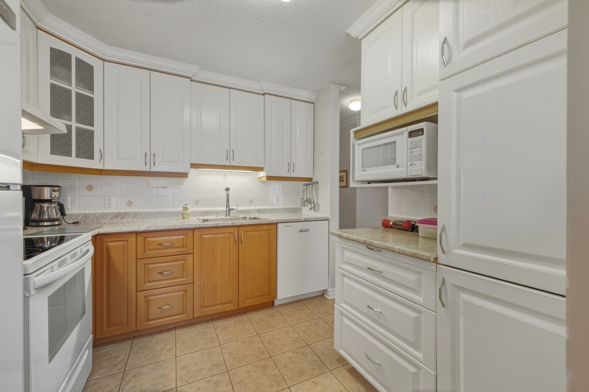 









449


Boul. Wilfrid-Lavigne

, 303,
Gatineau (Aylmer),




QC
J9H6P1

